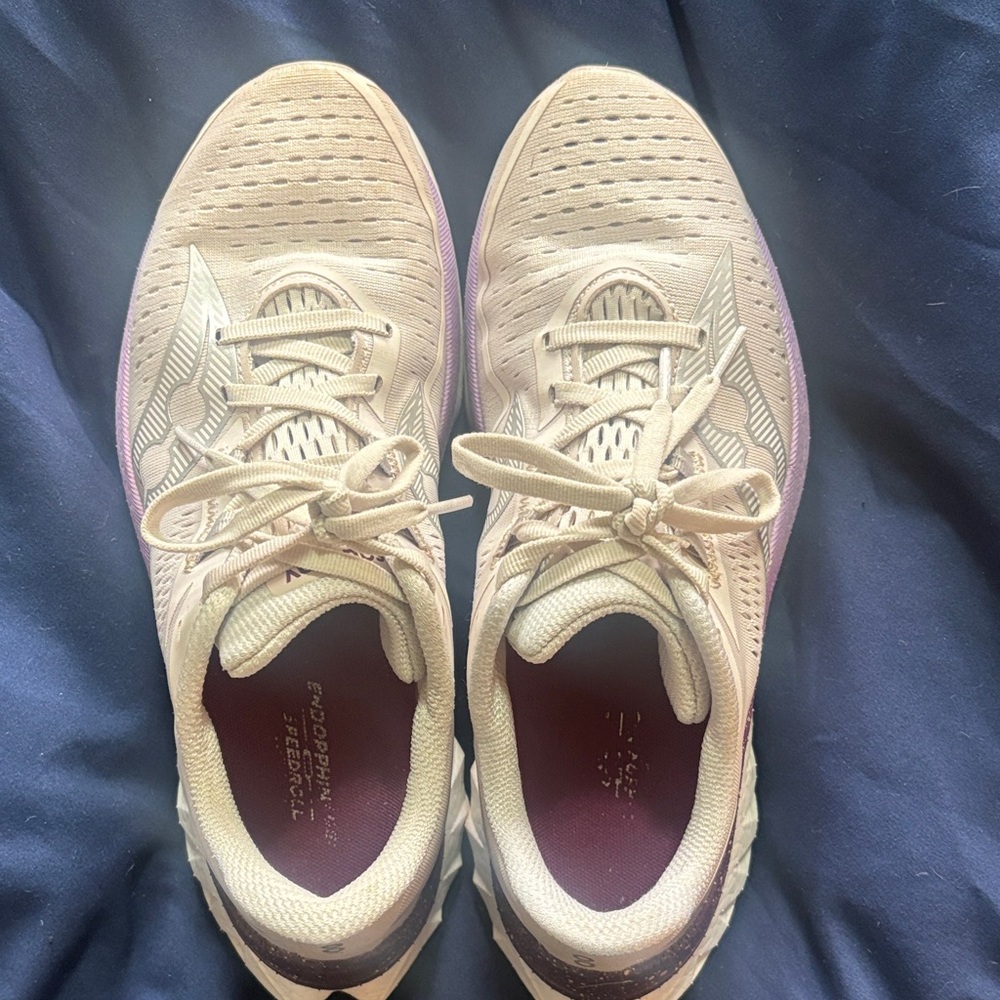 Saucony Women's Endorphin Speed 4 Running shoes sz 8.5 color Moon/Plum